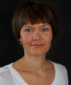 Ny dr.med. Lene Vase har netop forsvaret sin doktordisputats om placebo-faktorers indflydelse på behandling i klinisk praksis. Foto: Pernille Holm Andersen.