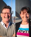 Hans Jürgen Hoffmann og Karin Jeppesen undersøger sammen med forskerkolleger en ny og lovende type vaccination til allergikere, der er overfølsomme over for græspollen. Foto: Susanne Stenhøj Laursen.